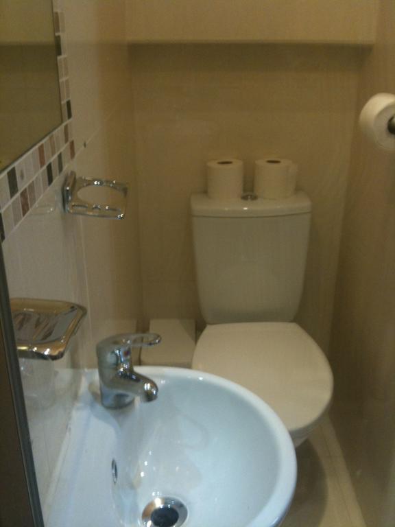 The Crystal Lodge Hotel Croydon Habitación foto