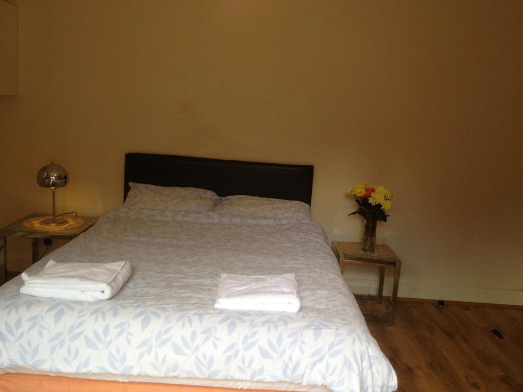 The Crystal Lodge Hotel Croydon Habitación foto